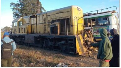 A bus and a train accident in Zimbabwe left 8 dead and injured