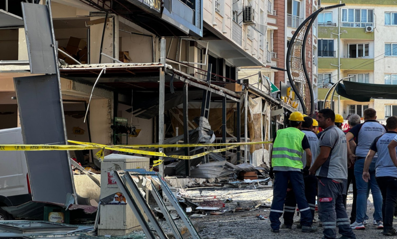 An explosion in a restaurant in Türkiye left 4 dead