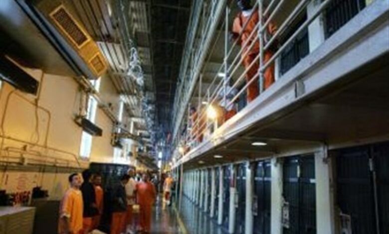 Evacuation of a maximum security prison in Canada