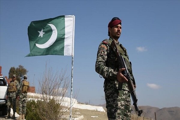 8 Pakistani soldiers were killed in an attack by armed men