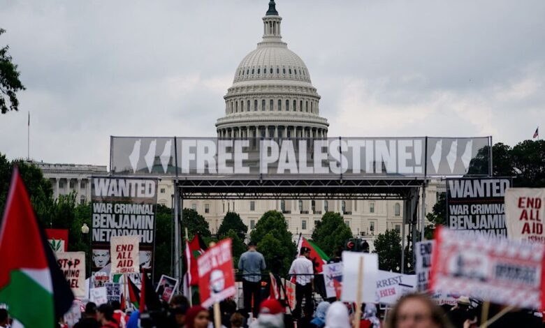 A gathering of 10,000 protesters against Netanyahu in the US Congress