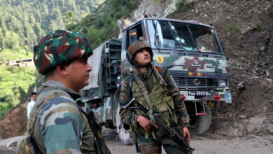 Attack on the Indian army convoy in Kashmir / 5 soldiers were killed