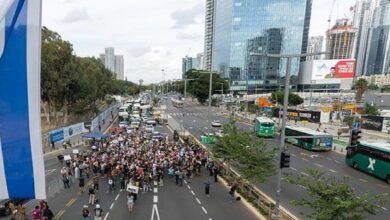 Blockade of Tel Aviv’s main highway by Netanyahu protesters