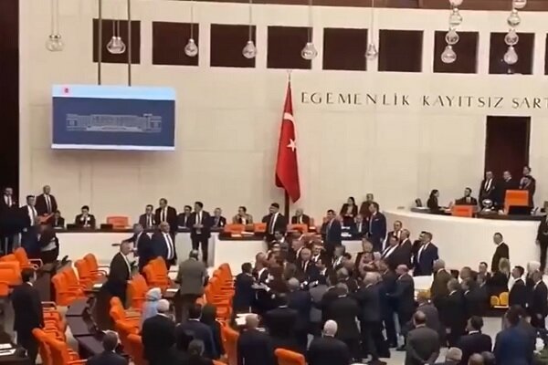 Clash in the Turkish parliament + video