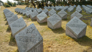 Estonia destroys the graves of Russian soldiers