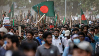 Intensification of protests in Bangladesh/radio and television in the siege/killed 32 people