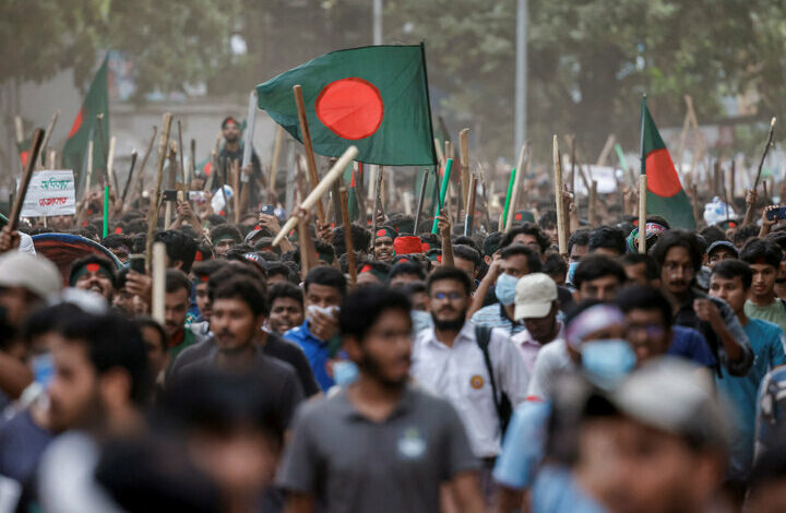 Intensification of protests in Bangladesh/radio and television in the siege/killed 32 people