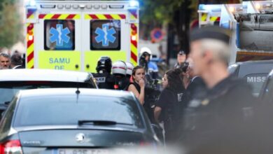 Knife attack on French security forces on the Champs Elysees