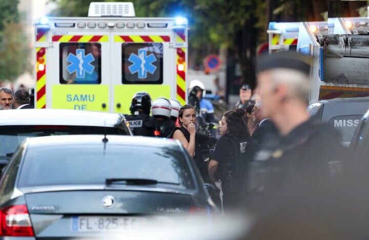 Knife attack on French security forces on the Champs Elysees