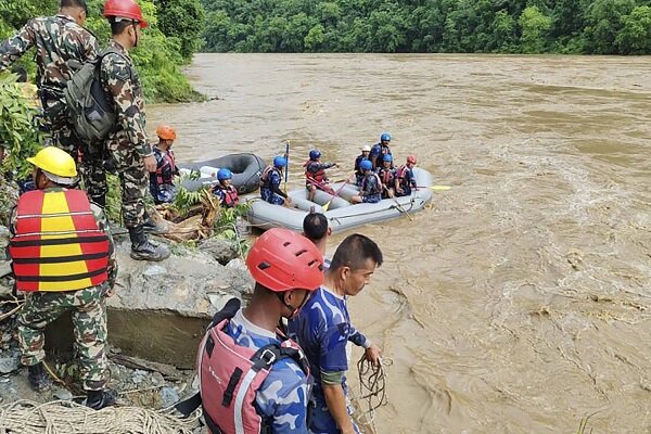 Landslide in Nepal swallows dozens of passengers of 2 buses + video