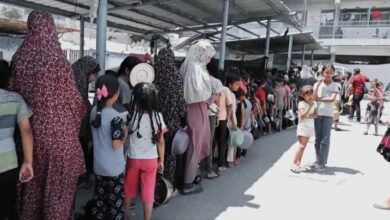 Long queues of Gazan children to receive a meal