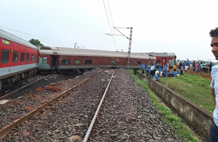 Passenger train derailment in India/ 22 people were killed and injured