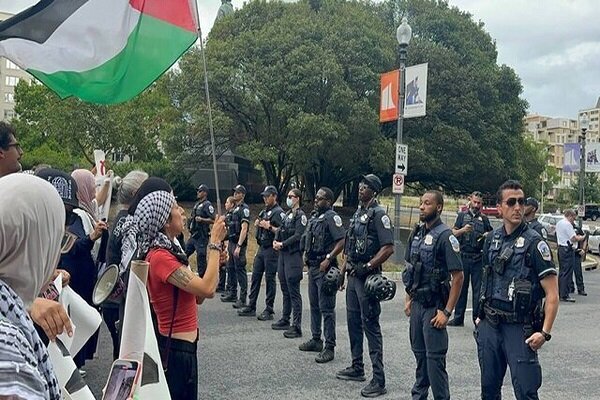 Police clash with Netanyahu’s opponents in front of Congress/Harris, the big absentee from the speech