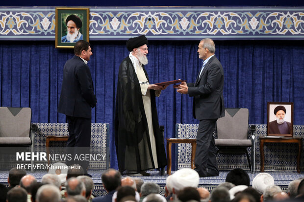 Reflecting the execution ceremony of the president of Iran in the English media