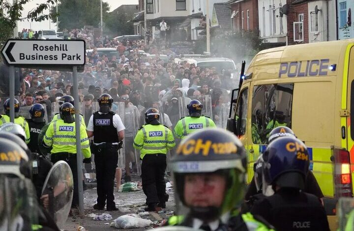 Riot in England following the murder of 3 teenagers/ 40 police officers were injured