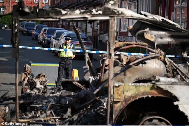 Riot in Leeds / City bus caught fire, police car overturned