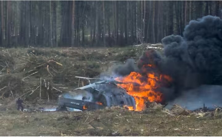 Russian army helicopter crashed in the south of Moscow/passengers were killed