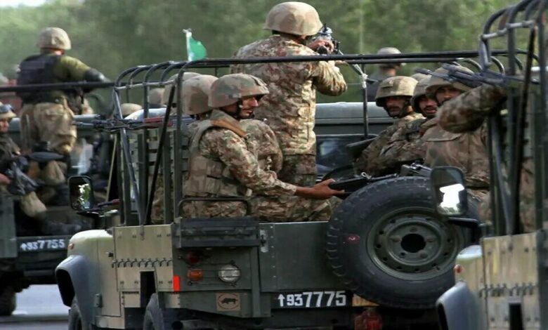 terrorist attack on the army barracks in Pakistan; 8 soldiers and 10 attackers were killed