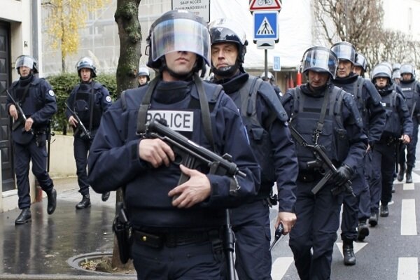 The deployment of 30,000 police forces to ensure the security of the French elections