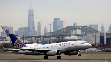 The emergency landing of the American airline due to the release of toxic gas in the passenger cabin