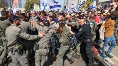 The Zionist demonstration reached the house of ministers and members of parliament