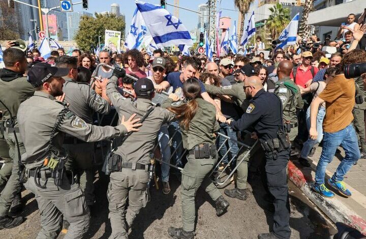 The Zionist demonstration reached the house of ministers and members of parliament