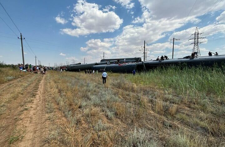 Train derailment in Russia/ 2 people were killed and dozens were injured + video