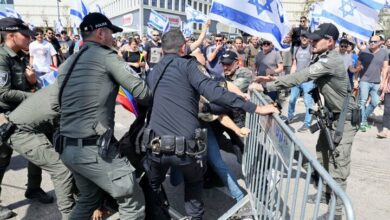 Zionist protesters blocked the main street of Tel Aviv