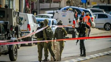 A Palestinian taking control of a Zionist’s weapon in “Kedomim”