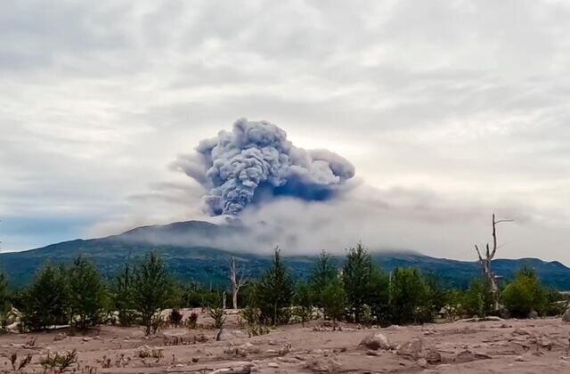 An active volcano in Russia erupted/Earthquake warning of magnitude 9 within the next 24 hours