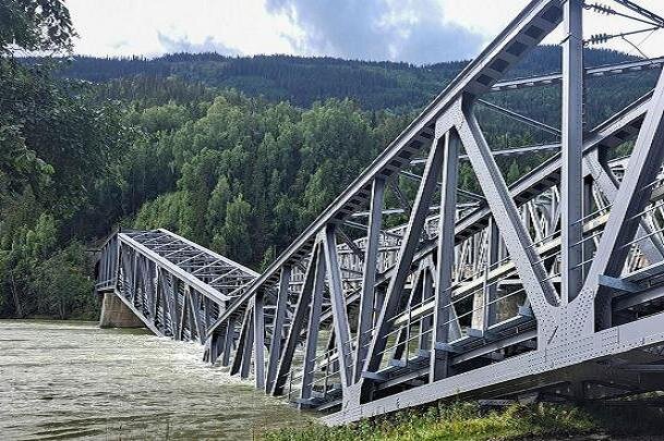 Bridge collapse in China with 38 dead