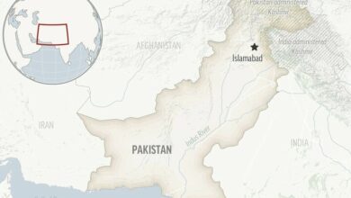 Gunmen in Pakistan opened fire on passing cars