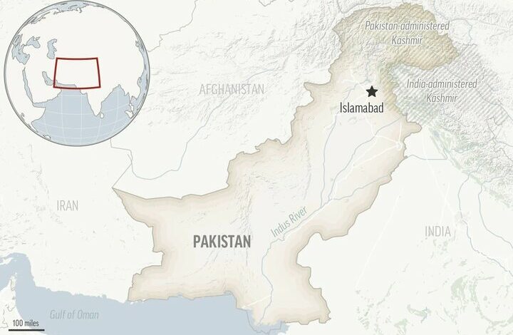 Gunmen in Pakistan opened fire on passing cars