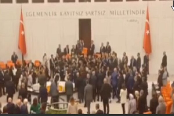 Intense physical conflict in the Turkish parliament + video