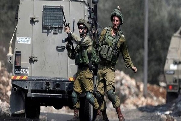 Israeli soldiers use Palestinians as human shields