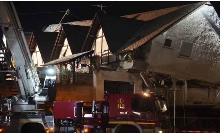 The collapse of the hotel roof in Germany/at least 2 people were killed