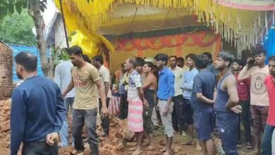 The collapse of the wall of a temple in the center of India/ 8 children died