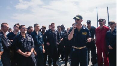 The commander of the American destroyer was fired after the failure against the Yemenis