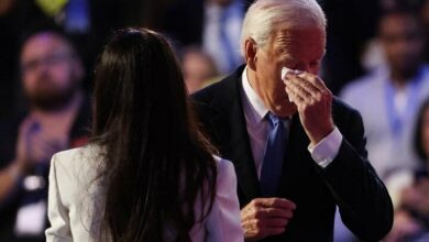 The emotional night of the Democratic National Congress/Biden handed over the flag to Harris with tears!