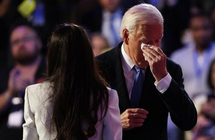 The emotional night of the Democratic National Congress/Biden handed over the flag to Harris with tears!