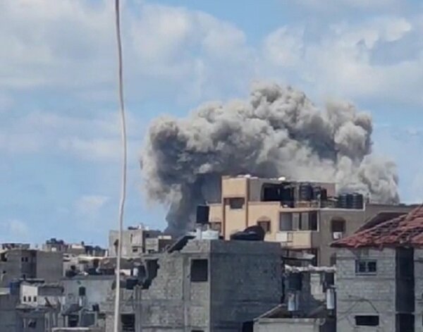 The horrifying moment of bombing a building in the Gaza Strip