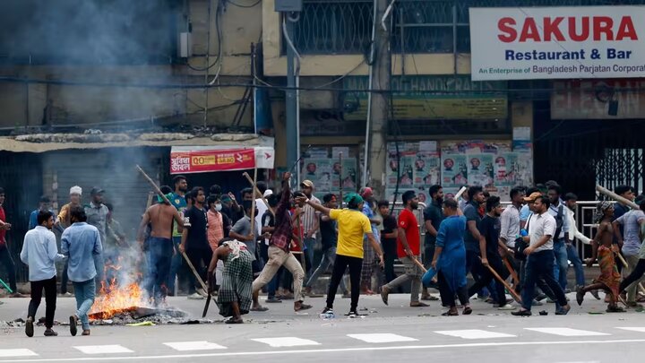 The new wave of protests in Bangladesh / Protesters demanded the resignation of the government