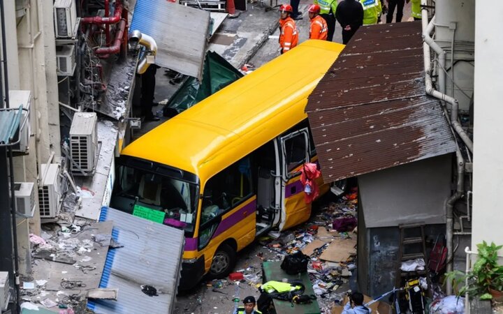 A bus hit students in China/ 10 people were killed and injured