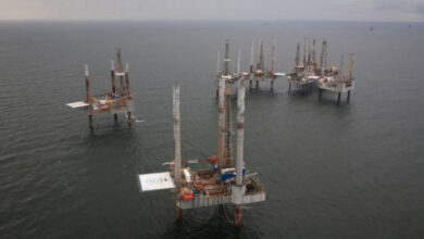 Evacuation of US oil facilities in the Gulf of Mexico as a hurricane approaches