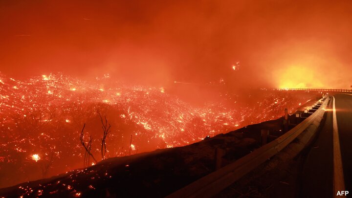 The fire in the Los Angeles National Forest / the temperature reached 3 digits! + movie