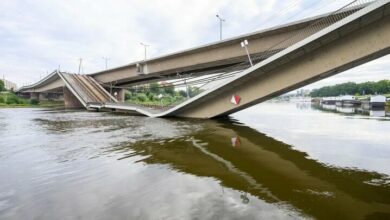 The moment a bridge collapses in Germany + video