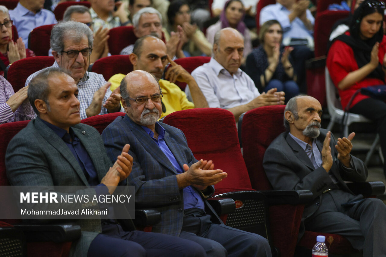 نام ایران اولین‌بار در کجای شاهنامه مطرح می‌شود