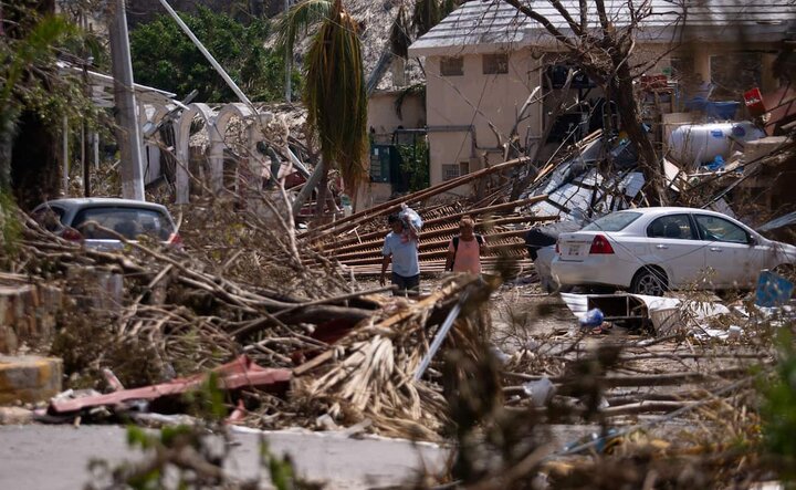 The occurrence of a severe storm in Mexico/two hundred thousand people’s electricity was cut off