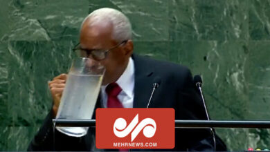 The strange drinking of the representative of Haiti while speaking at the United Nations