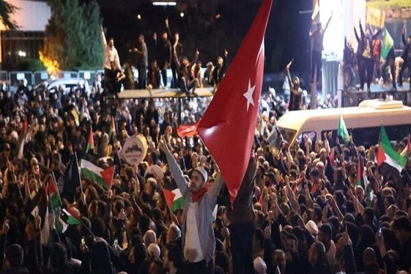 Turkish people’s protests against the docking of the American ship in the port of Izmir